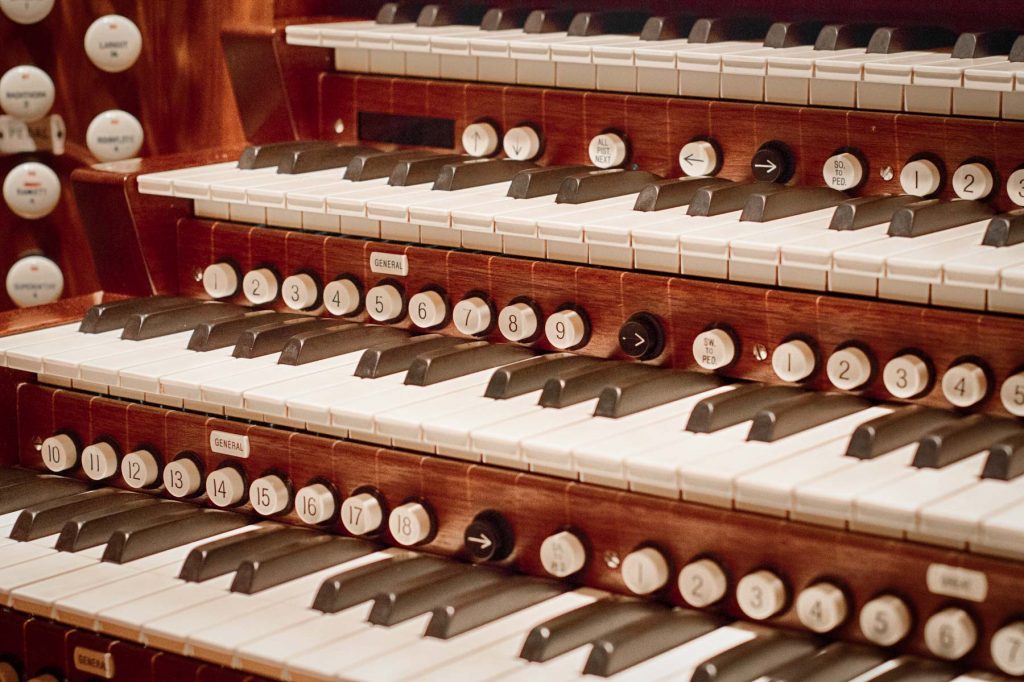 national cathedral organ keyboards